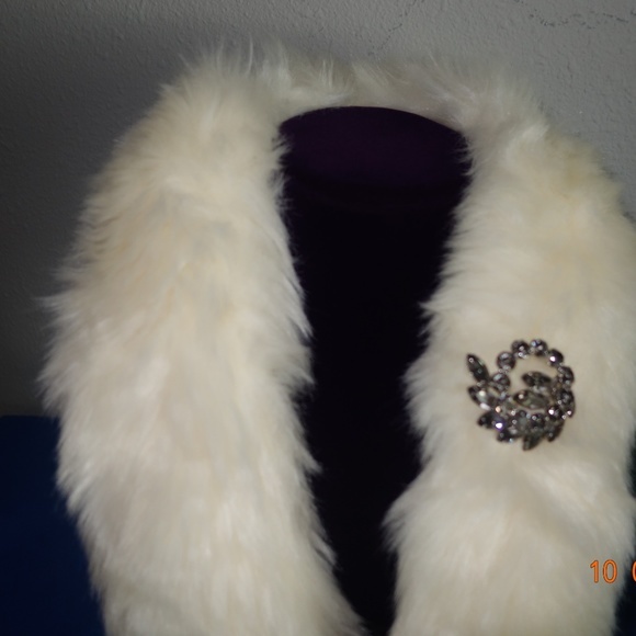 white fur shoulder wrap